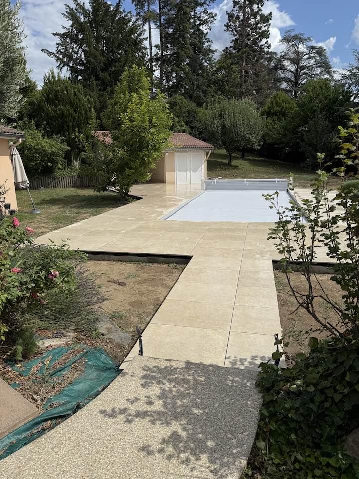 Aménagements extérieurs – terrasse et espace paysager